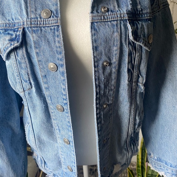 American Eagle Oversized Boyfriend Jean Jacket - Picture 4 of 11